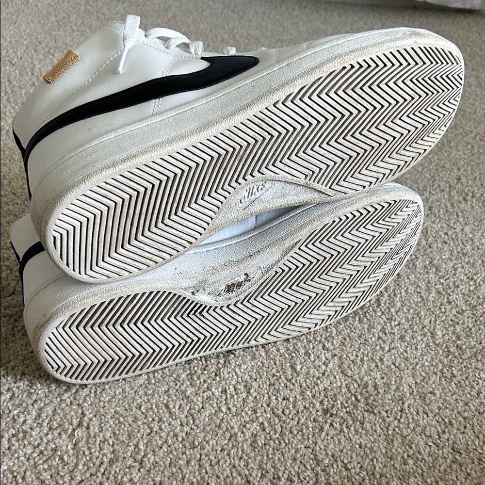 Nike Men's White and Black Sneakers - Picture 6 of 9